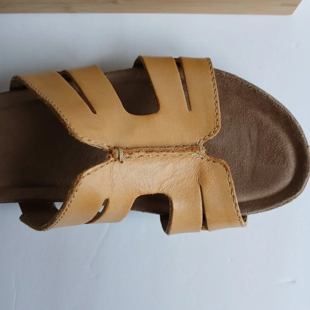 Earth Origins women's tan sandals Sz 7M